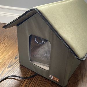 J& K foldable carry house with optional heated floor. Folds flat